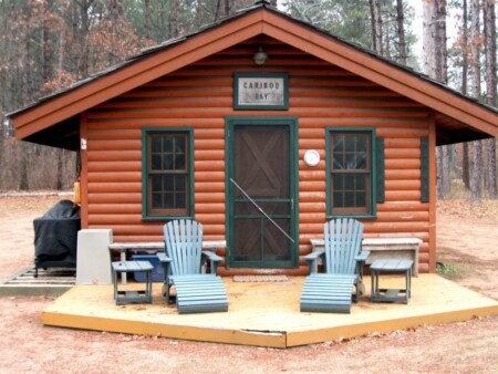 outside view of a cabin in Wisconsin that serves as lodging at a wedding venue for a couple getting married